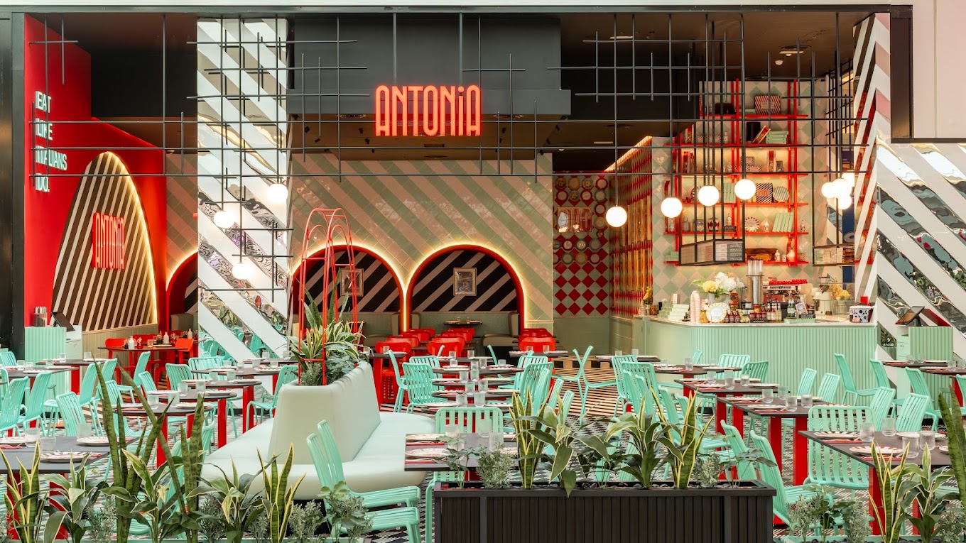 Antonia Dubai